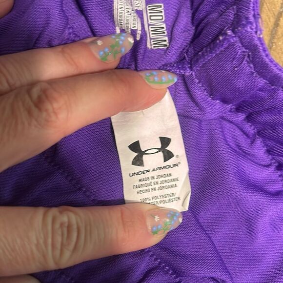 Under Armour loose fit shorts size medium - Picture 5 of 6